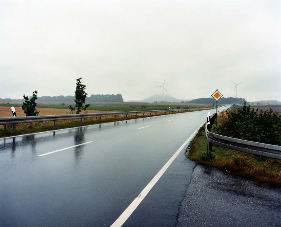 landstrasse im regen // road in the rain