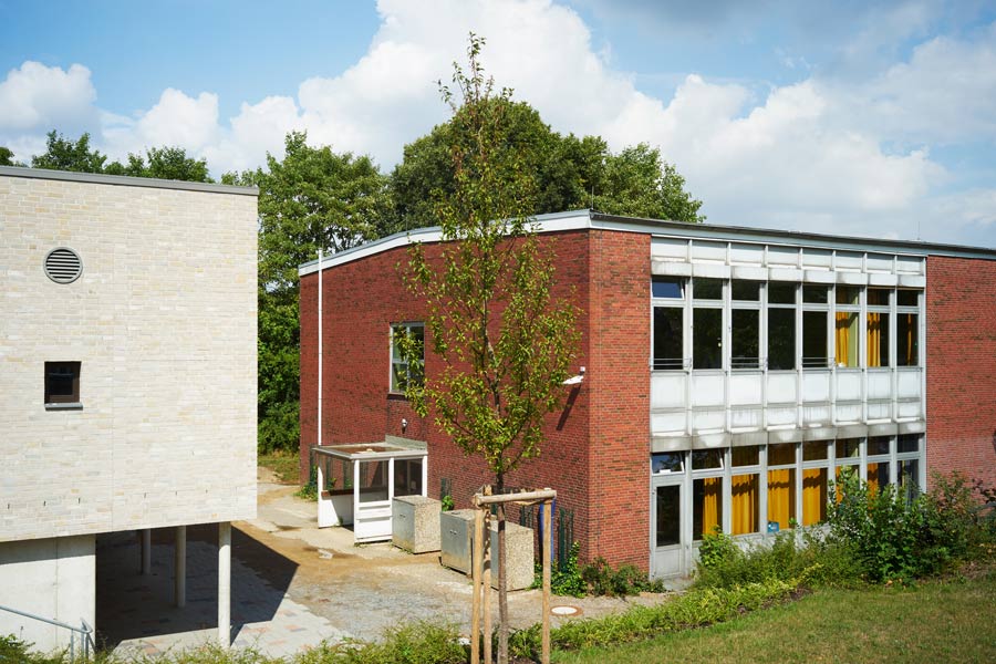 das 70er jahre gebäude vor dem umbau zu einer mensa / the 70s building before the conversion to a canteen